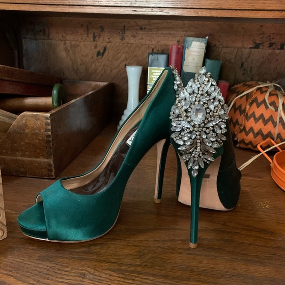 Badgley Mischka Shoes - Badgley Mishka green satin platform pumps